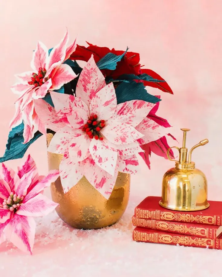 Check out these blossom flowers that are so pretty! They are suitable for Christmas, so let's make one for the 25th! Follow the simple tutorial below to learn how to make them.