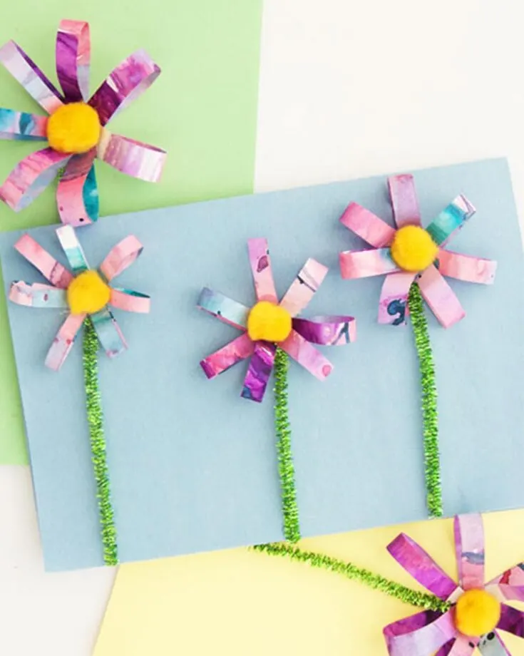 Looking for a simple and fun art project? Get creative with paper strip flowers embellished with pipe cleaners. Paint onto your strips of paper using watercolor paints and attach them to pipe cleaner to imitate the stems.