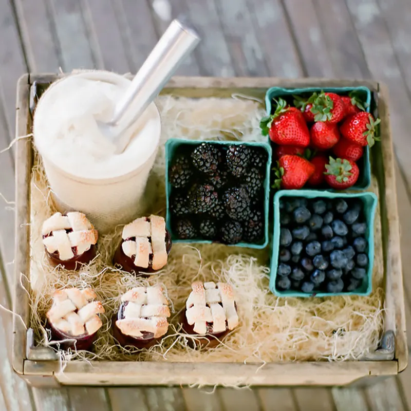 Are you hosting a party soon and want to serve looks? Use this tutorial to make cute little jars that store all kinds of treats. This takes organizing to the next level, making it look appealing, too!