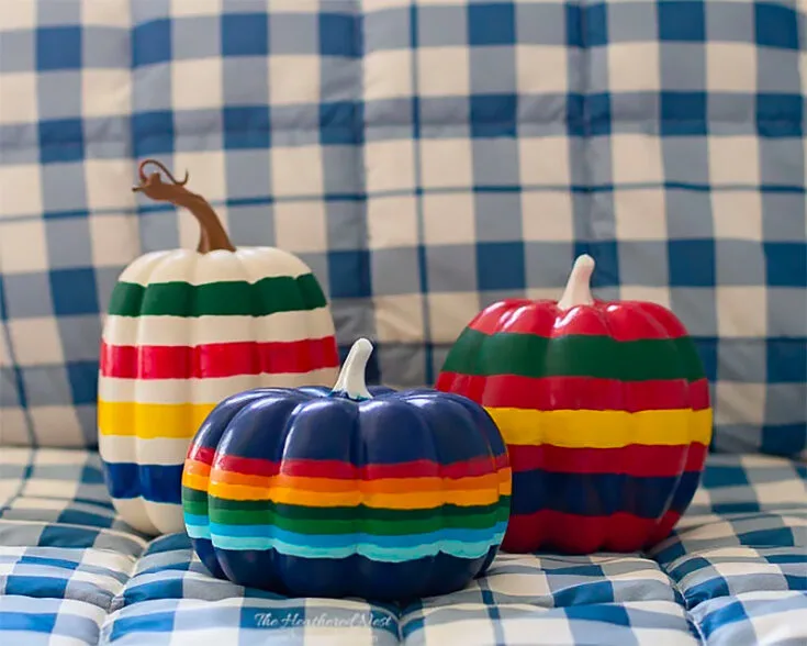 These blanket-inspired bright statement-making stripes are perfect for a retro-looking fall. Follow the tips&nbsp;to achieve the same pattern on your pumpkins.&nbsp;