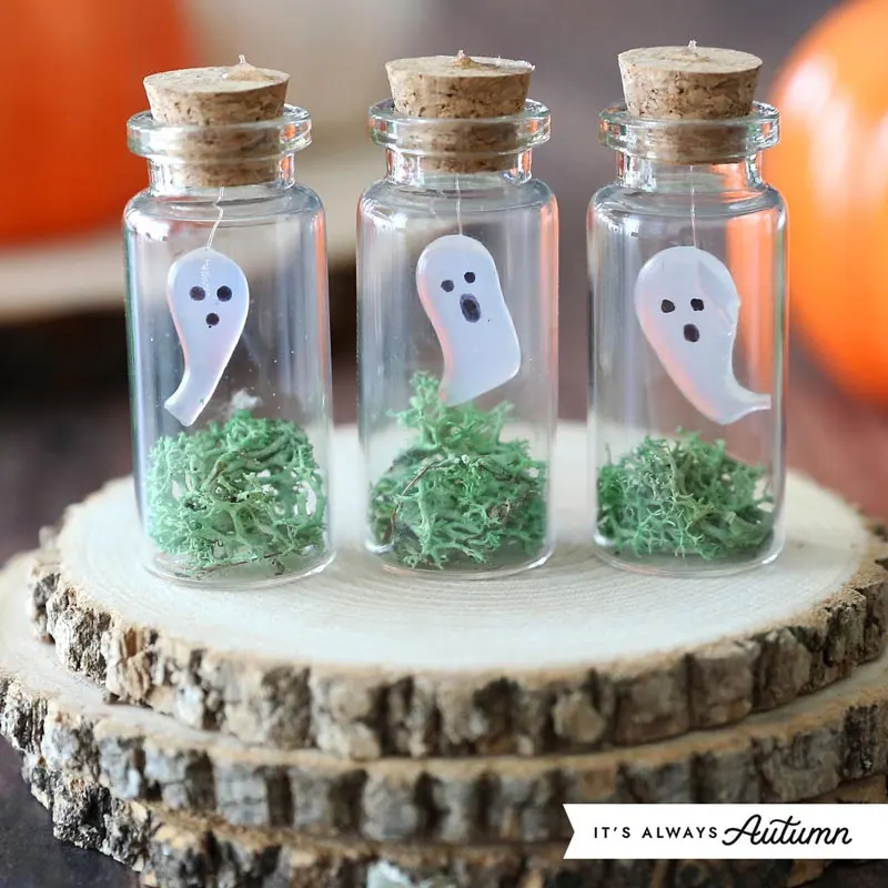 These crafts will be perfect for a tableside decoration. It features three adorable little ghosts trapped in a bottle! How delightful is that? They are so simple to make; just follow the detailed tutorial below.