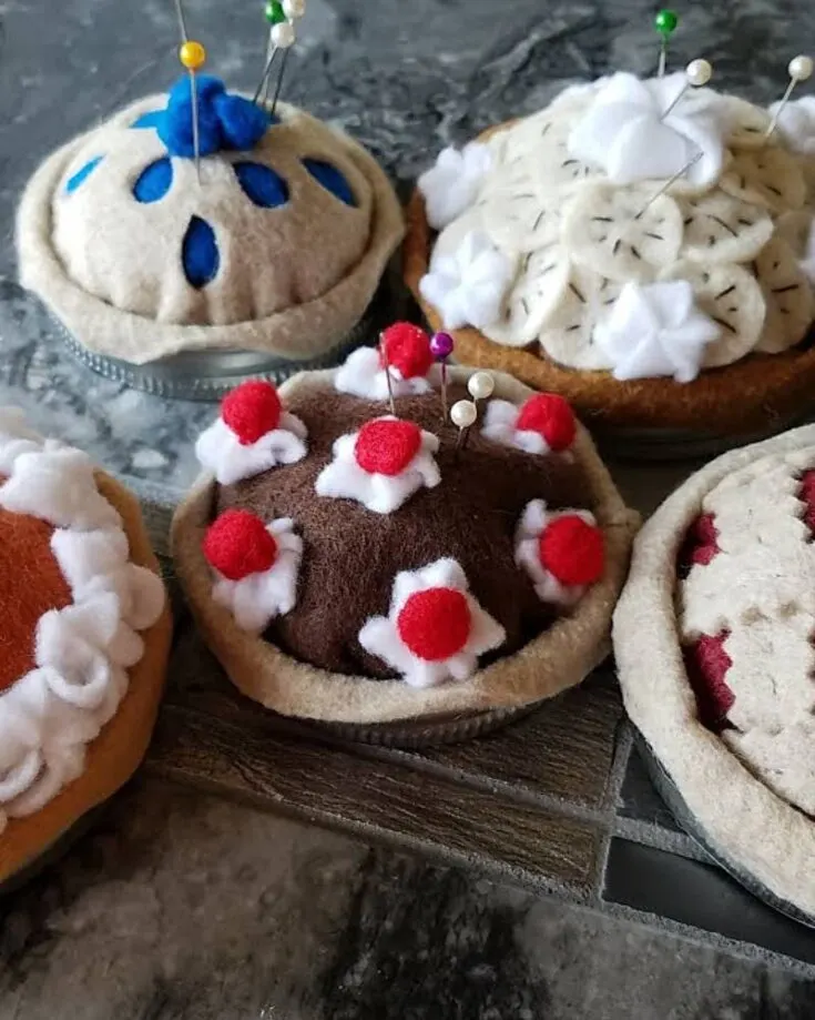 Make your favorite pie into your very own pie pin cushions! This tutorial shows you how to make five different pies: pumpkin pie, cherry pie, blue berry pie, black forest pie and banana cream pie. Pick your favorite and your pie will be done in no time.
