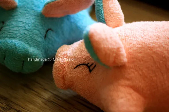 Sew these cute Valentine Piggy Pillows to someone you love, it is cute and huggy at the same time. Simply can't resist its cuteness.