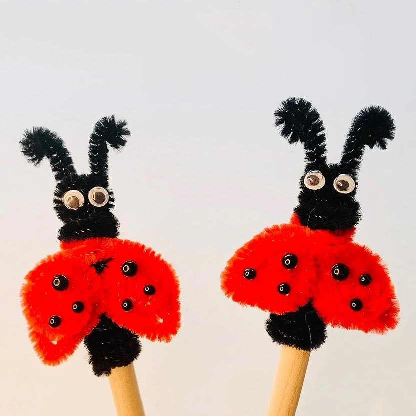 What has fuzzy black antennas, bright red spotted wings, and googly eyes? This ladybug pencil topper! Check out this simple video tutorial to start crafting one to brighten up your stationery.