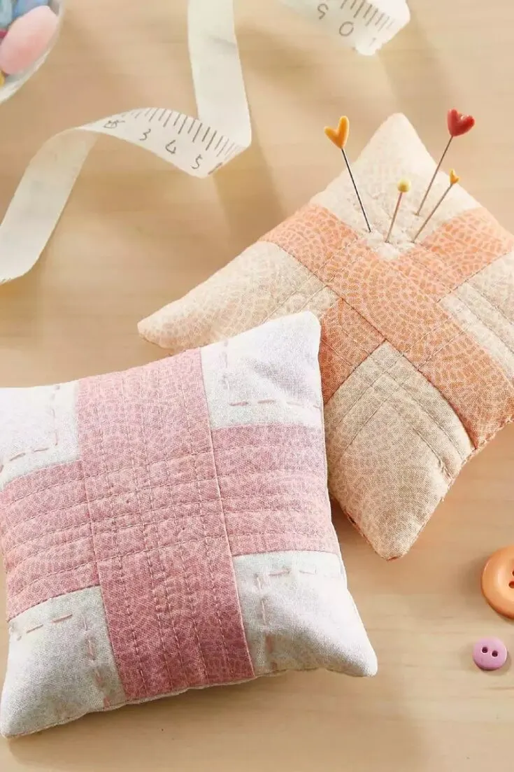 These cushions have an elegant plus design. It's assembled using a simple block pattern quilted together to make this neat design. Although this design uses various squares of orange and pink, feel free to use your favorite colors for your project!