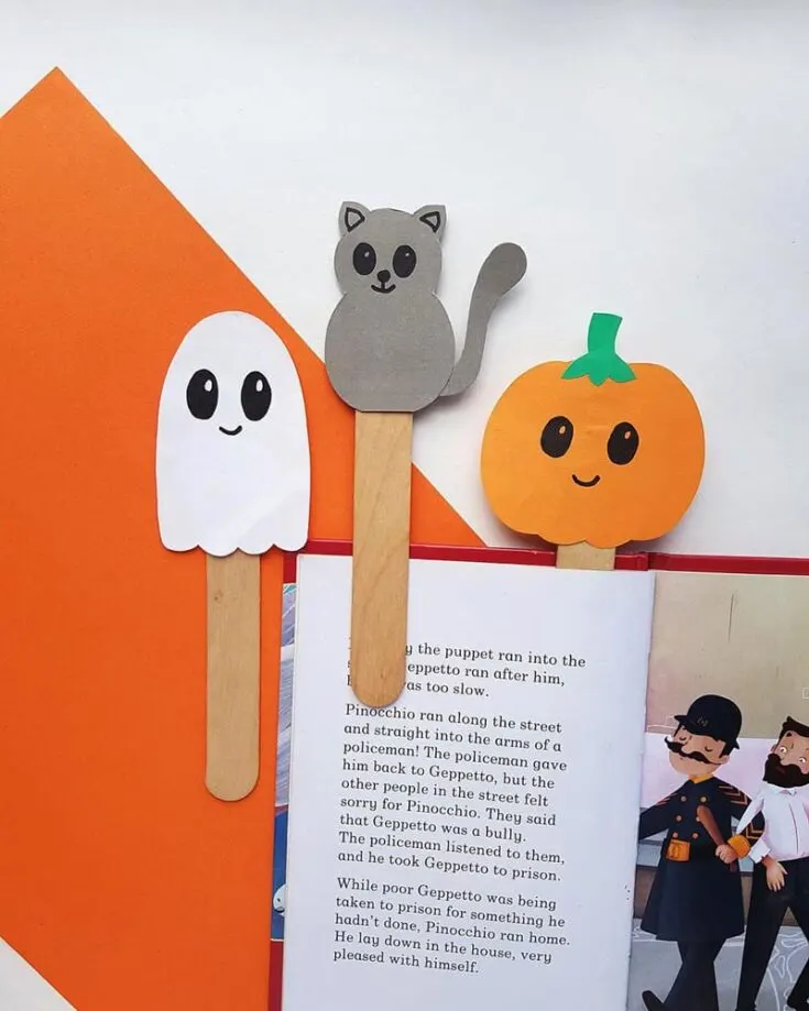 Are you looking for Halloween crafts for kids that are easy and simple? Look no further! These Halloween bookmarks come with a free printable template, making them so easy to use! Just print and color away with your kids!