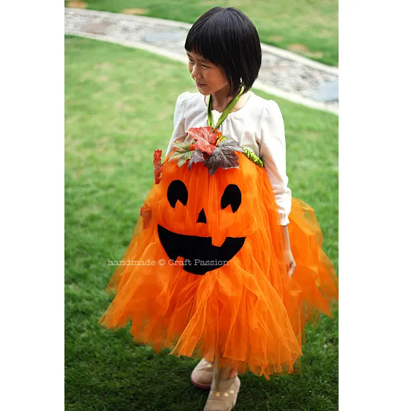 Get the tutorial and instructions on how to make a no-sew Pumpkin Tutu. It is an easy and quick Halloween Costume project to DIY.