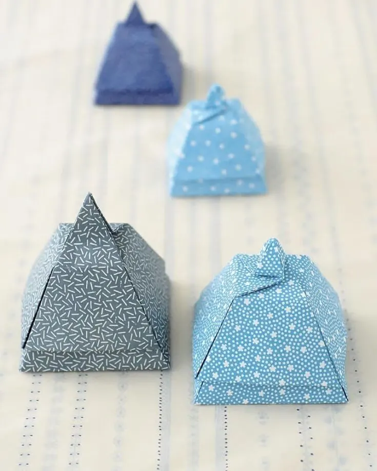 Thinking of sending some gifts? Why not put them in this elegant pyramid gift box? This origami box is perfect for tiny gifts- chocolates, pendants, or even another origami. Wrap it up with a lovely ribbon and your loved ones will definitely treasure it for the rest of their lives!