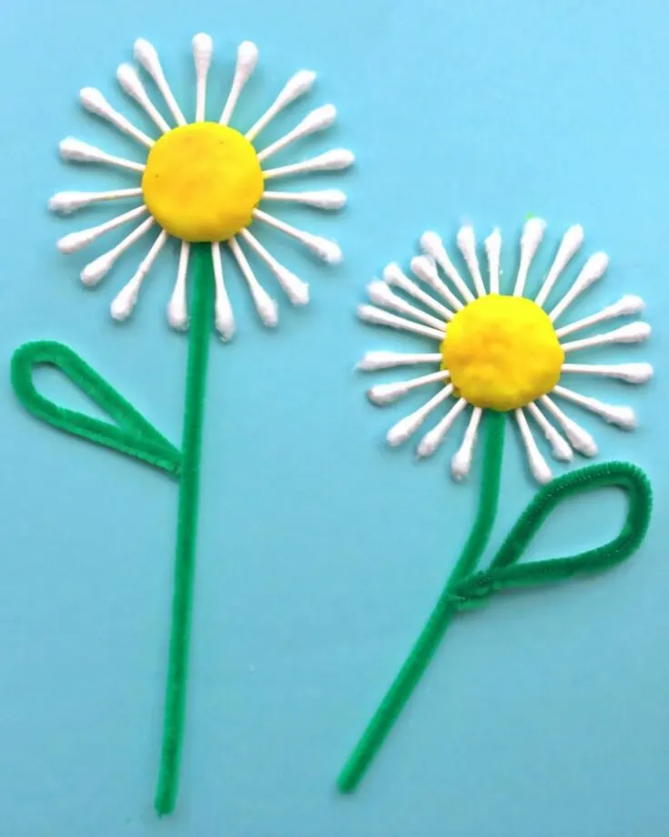 Did you know Q tips have more than one function? Yes, they are used for making cute little daisies! Change it up by making something different rather than roses or dandelions.