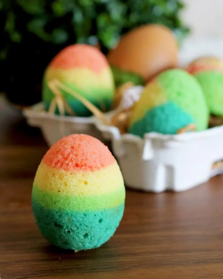 Looking for something to munch on this Easter? Bake this super cute Easter treat to share with your friends and family during the party! It would also be a nice gesture to gift some to your neighbors.