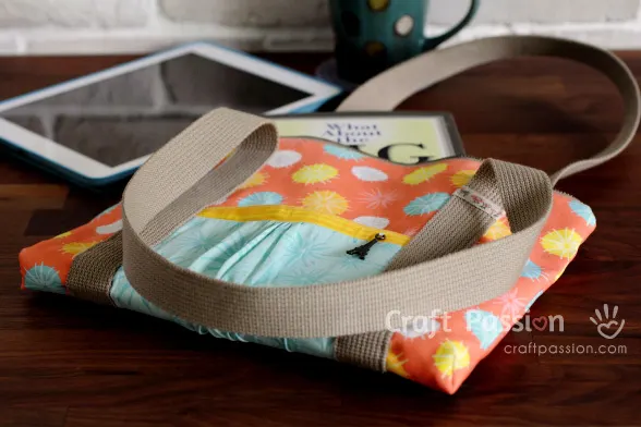 Free bag sewing pattern & tutorial for making a tablet-size bag for iPad, Surface, or Fire; also great for books. Can be sewn with or without a zipper.