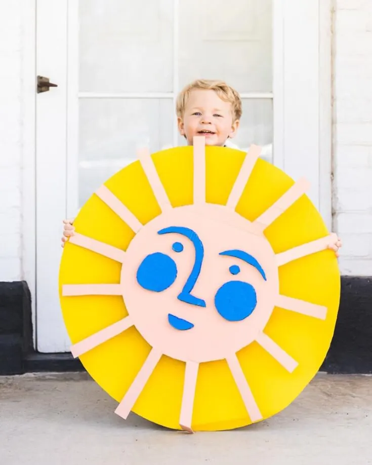 Check out this recycled cardboard sun that will easily brighten your day! Transform an old and unusable box into a burst of sunshine. Tag your kids along in this project, too, as it will surely make their day.