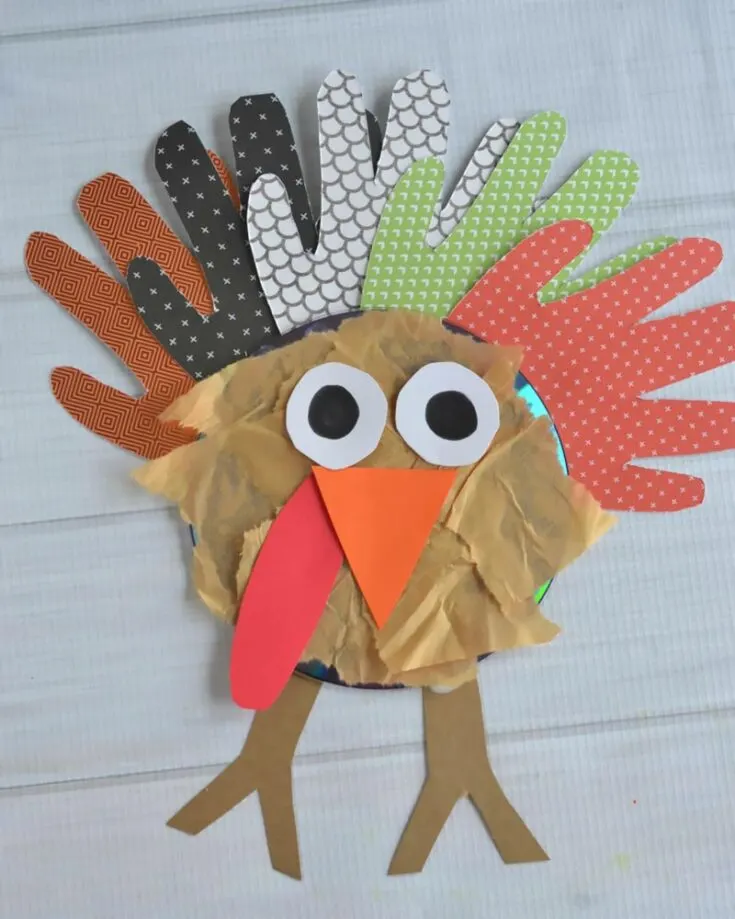 CDs are practically obsolete, so why not use them in this craft? It takes minimal effort, making it suitable for younger children. Not to mention, it only takes around 10 minutes to complete!