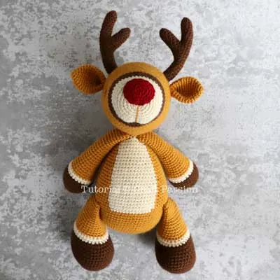 amigurumi reindeer front