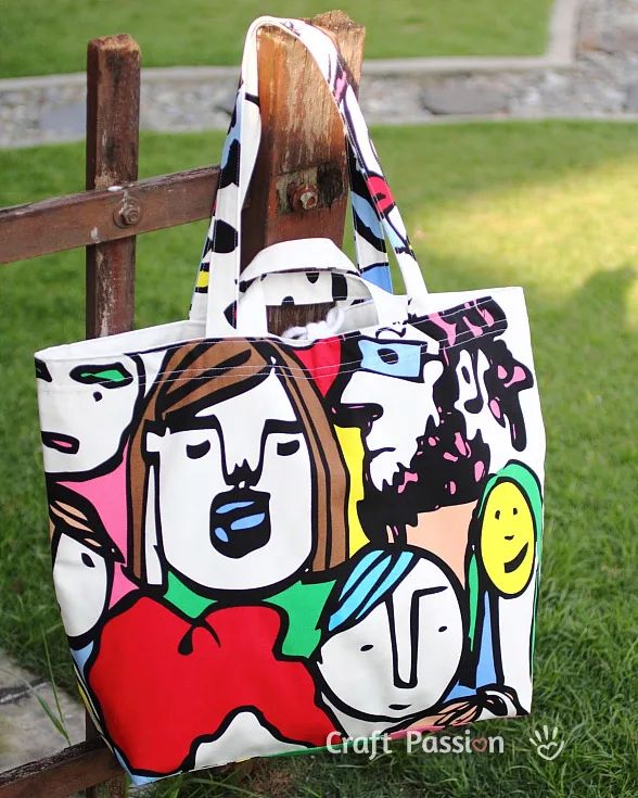Sew a reversible jumbo tote bag, 1 tote bag 2 designs. Great to bring it out for shopping. Roll it up and keep in your handbag or car when not in use.