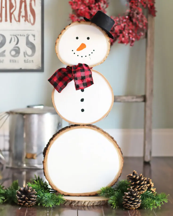 Halloween or Christmas? This craft makes it suitable for both occasions, so don't worry! Make it and reuse it for both celebrations. It also is made from wood making it durable and long-lasting.