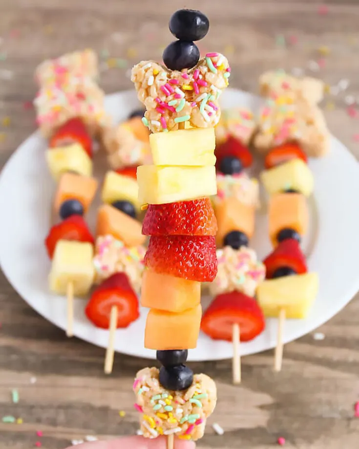 Check out this charming rice krispies Easter kebab snacks that would fill your tummy up this springtime. These Easter crafts for kids are just what you need to make unforgettable memories with your little ones during this festive celebration.&nbsp;