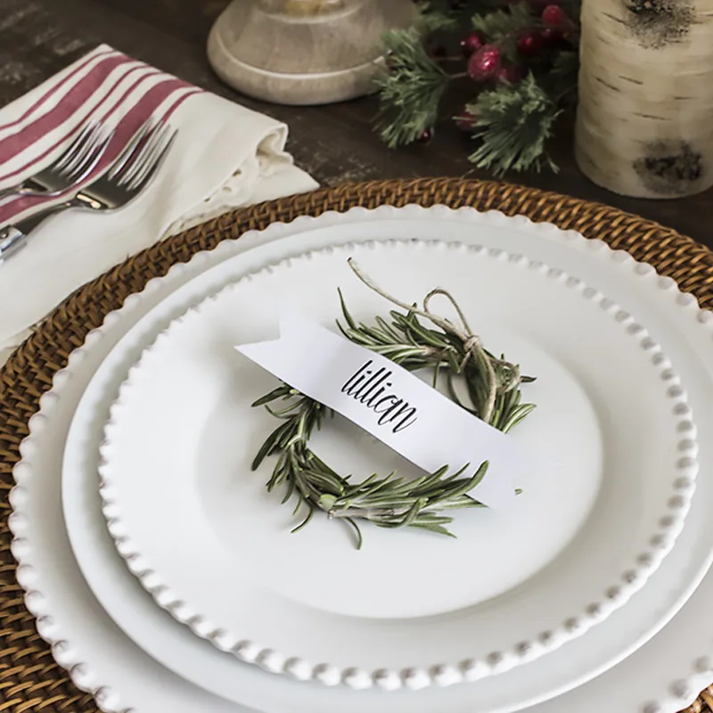 Simple but effective, easy but aesthetic. We love the fact that they take so little effort. They fall nicely under the category of easy paper Christmas decorations with pretty name cards to specify who sits where at those family reunions!