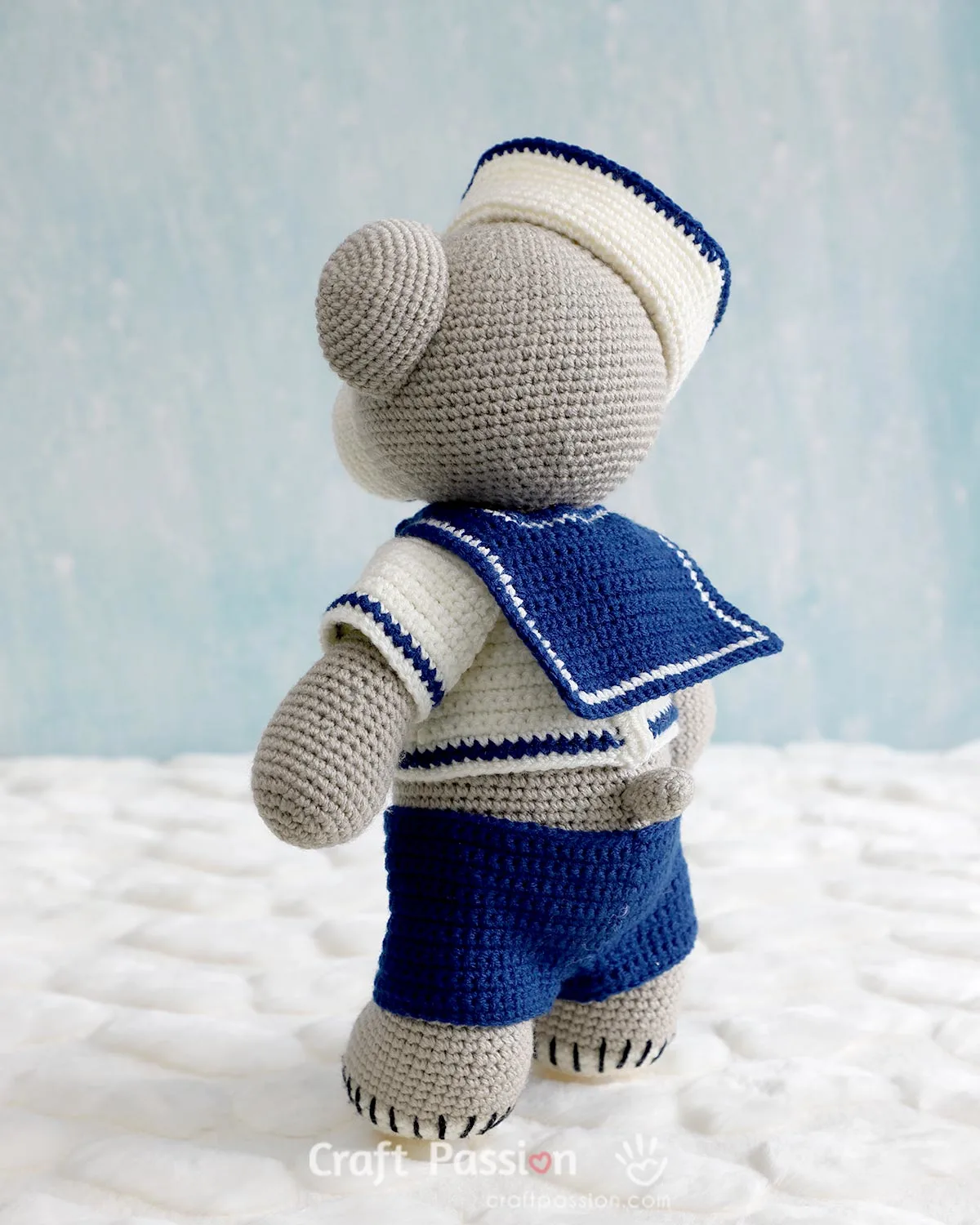 Set sail with our free sailor costume crochet pattern for amigurumi, perfect for adding a touch of nautical charm to your crochet animal collection!