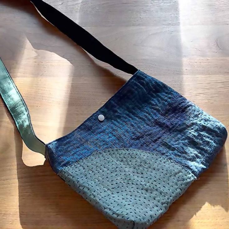 Finally, this design must be noticed. Here is another bag pattern for you to revamp if you have any excess fabric lying around waiting to be made into a beautiful creation. Give them a chance to shine by incorporating unique Sashiko patterns onto the fabric.