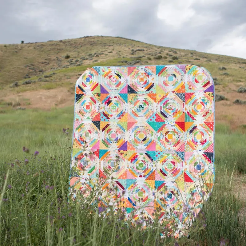 Check out this majestic scrappy pineapple quilt block design! Isn&rsquo;t it so cool? The colors complement the background fabric well, and the geometrical shapes just tie it all together! Grab your bundles of jelly rolls and watch the video tutorial to make one for yourself today. Size: Not Mentioned