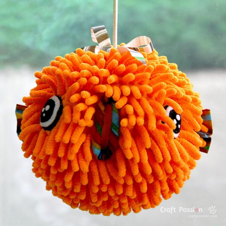 Unlike real pufferfish, this guy is soft and fluffy, perfect to cuddle with. Using just a microfiber chenille mitten and some bits of cloth, this ball of joy comes together so quickly you'd hardly believe it. Add a string and hang it up, or throw it around like a ball, the possibilities are endless!