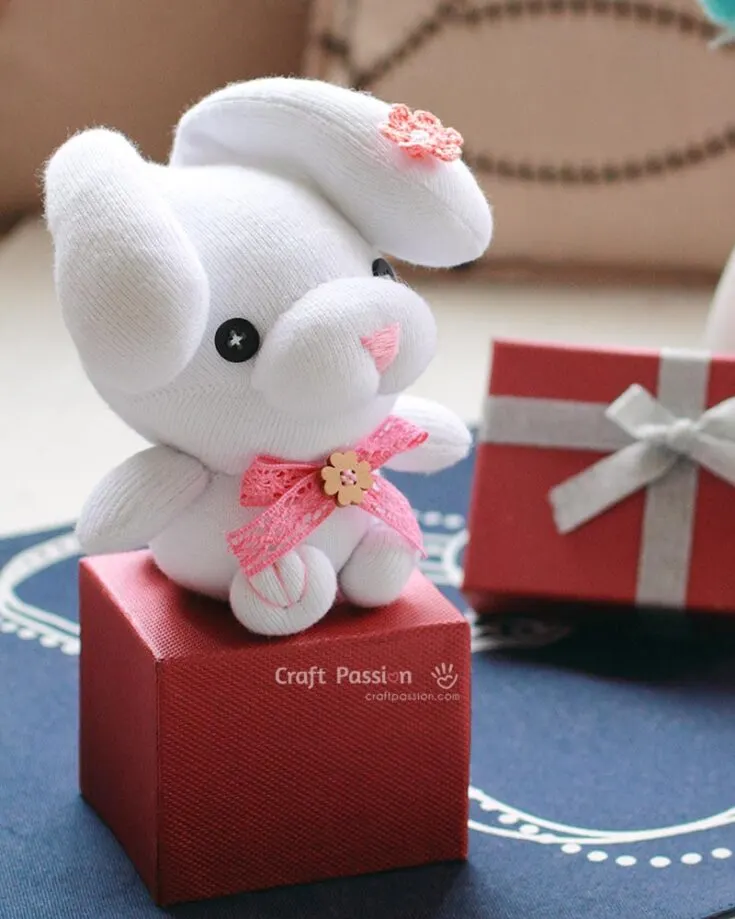 A lovely droopy-eared sock bunny is a great companion for your little ones. Its innocent look is completed with a bow and two button eyes. As a plus, this bunny can be made with only one sock, so put those lost socks to good use and make this little guy for yourself!