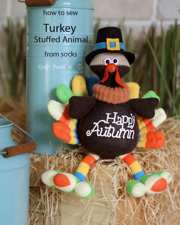 With its colorful feathers and adorable pilgrim's hat, this sock turkey is all dressed up and ready for autumn! Make sure you stuff it well so it can stay its plump and cuddly shape, perfect as decoration or a gift for little ones.