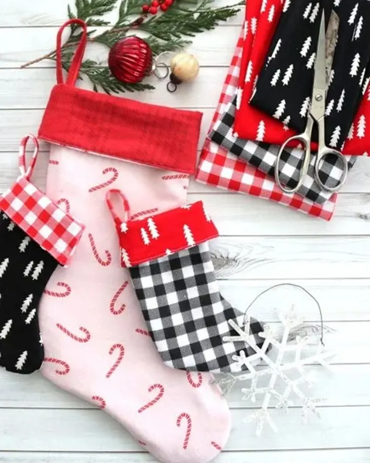 Sleigh your holiday crafting game with this Simple Christmas Stocking Tutorial. It has all the information and techniques that you will need to replicate this gorgeous design. It&rsquo;s so easy, that even Santa would approve.
