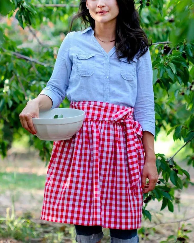 This gathered half apron by Delia Creates is so sweet and delicate, just like the fruits you'll be picking with it! This cute apron design has got a feminine touch to it; just look at that waist tie bow and long gathered skirt!