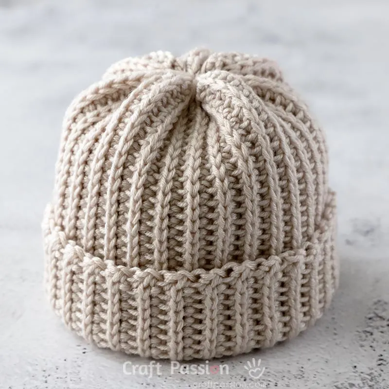 How to close the crown opening of a beanie