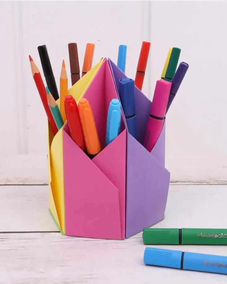 Sometimes having a lot of different pens can be jarring. After all, isn&rsquo;t it so tiring to flip through your entire stash just to find one single marker? This origami pattern will save you from that dread! With six different compartments, you can organize all your different pens, pencils, and markers and find what you need with ease!