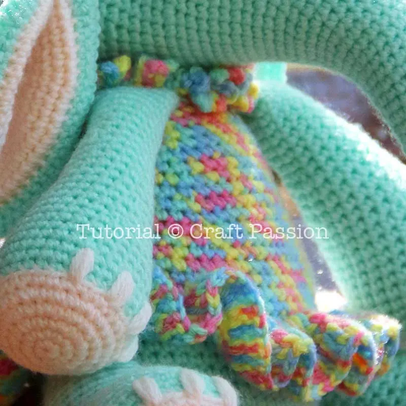 add collar to the body of elephant amigurumi to complete the dress