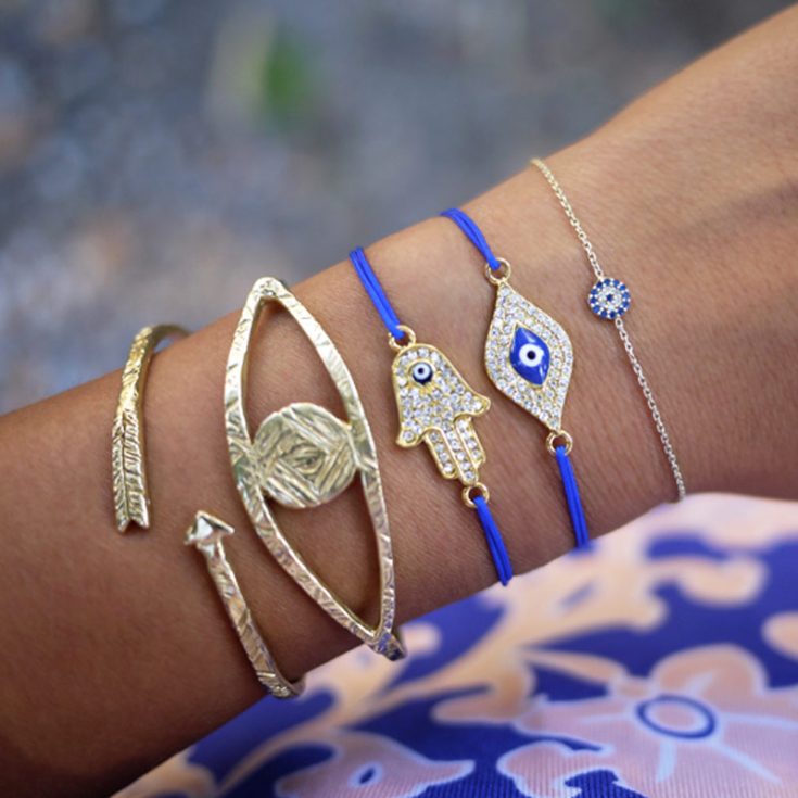 This sliding knot bracelet with an evil eye charm gives off a Mediterranean feel. The evil eye is often believed to protect against harmful and evil energy. However, if you aren&rsquo;t superstitious, the simple method used for this bracelet can be applied to any charm you prefer.