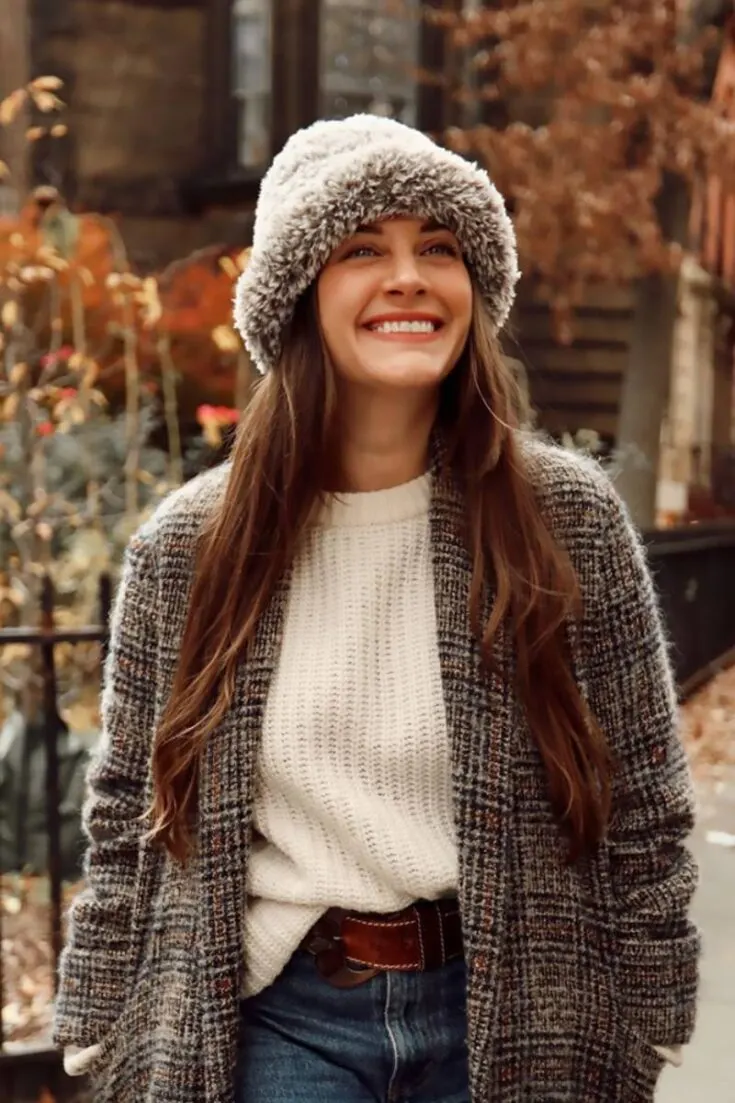 We highly suggest this beautiful and cozy bucket hat design if you want to accessorize this winter. If you personally love wearing fur during the cold winter nights, this pattern is just what you need. It&rsquo;s cute, different, and unique. With only $4.50 to spare, you will definitely be the talk of the town.&nbsp;