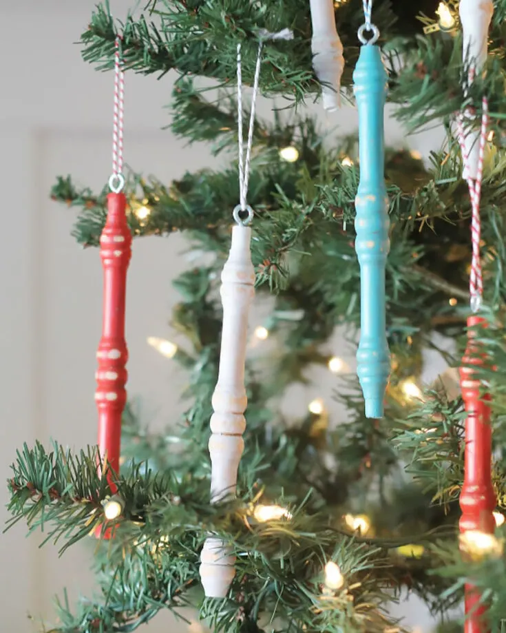 If you have a spindle lying around from your grandmother's place this is the perfect time to repurpose it (if it is not in use) and make the perfect dollar tree Christmas ornaments. Try it out for yourself!