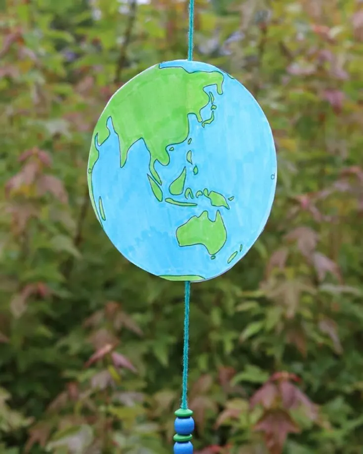 As it is a celebration of our beautiful planet, we have to include this creative planet Earth paper craft! Get into the whirlwind of creativity by turning regular crafting paper into this spinning design. It&rsquo;s a perfect bedroom decoration for your kids to share the importance of this day.