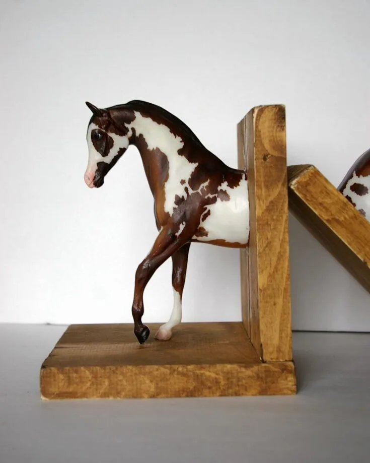 Imagine your books galloping to resemble a prideful stallion. With this project, you can recreate exactly that by following the easy instructions. Not only is it adorable, but it gives your space a rustic farmhouse vibe to your decor.