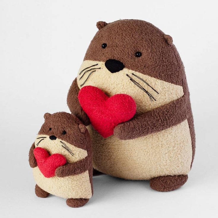 Squeakers the otter is an adorable guy that can be both sewn by hand or on the machine. It can be made in two sizes, and comes with an infinite amount of love in the form of a red heart it clutches close to its chest. Squeakers is made with fleece and has a round shape that makes it the perfect stuffed animal to cuddle!
