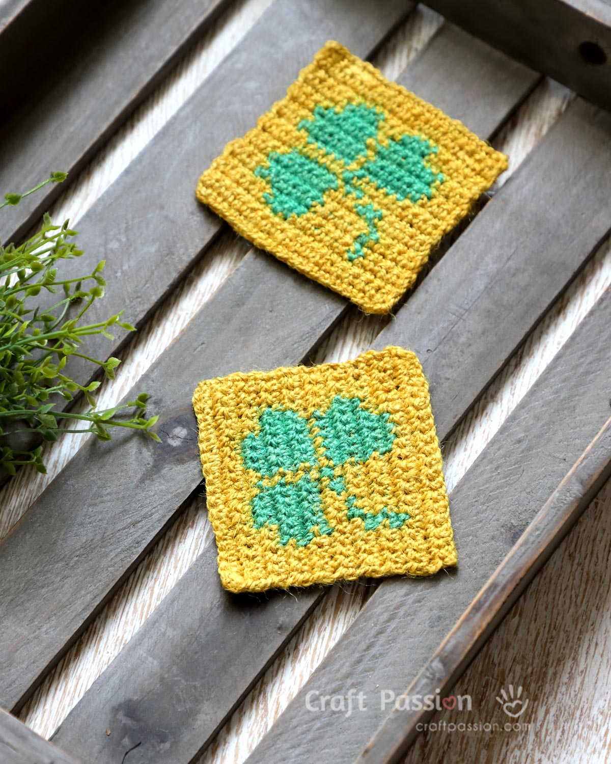 st patrick crochet coaster Free crochet shamrock coaster pattern! Quick, easy project that's perfect for St. Patrick's Day decor. Join multiple for a bigger project!