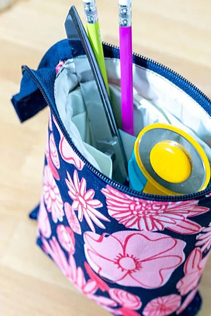 For back to school this year, sew your kids a stand up pencil pouch! Do note that for this, the fabric that you choose matters. If the fabric you choose for the upper lining is unsuitable, the case may not be able to slide up and down smoothly. Check out the full tutorial for more details.