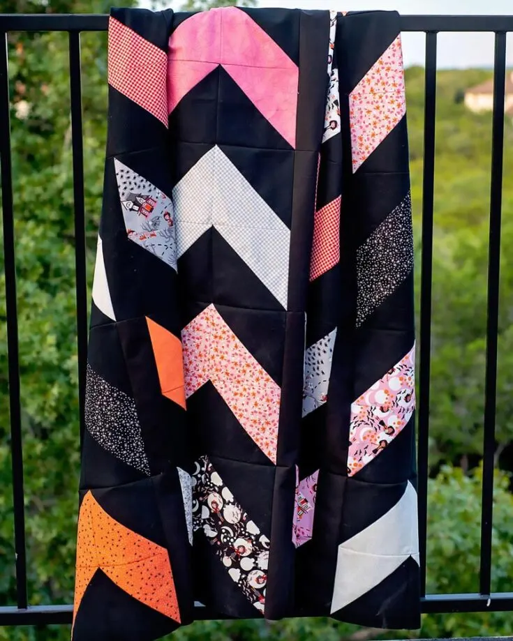 Learn to quilt this beautiful Straight An An Arrow quilt that offers simplicity with a touch of modern flair! This pattern will guide you to create a striking arrow motif, ideal for adding a touch of contemporary style to any space. Made with half-square triangle blocks, this pattern incorporates bold geometric shapes like triangles and chevrons to replicate the arrow pattern. This pattern is also available in three sizes as follows: Lap quilt (58&rdquo; x 70&rdquo;) Twin quilt (70&rdquo; x 90&rdquo;) Full quilt (82&rdquo; x 90&rdquo;)
