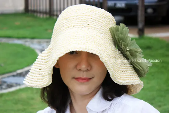 This is a free crochet straw hat pattern for a wide-brim hat, perfect for summer. The pattern specified raffia yarn, but you can also use other yarn.