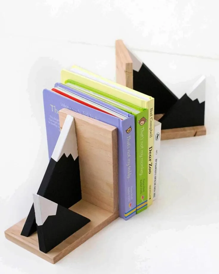 Climb mountains of adventures as you flip the pages of your book with this DIY Mountain Bookend. Explore majestic peaks that redefine your imagination as you reach for a new book every time! Make your shelf a beautiful, rugged landscape with this tutorial.
