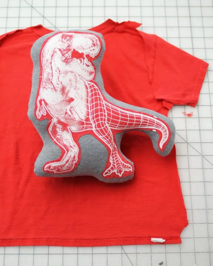 Do you have a beloved T-shirt with your favorite character on it? Can't bear to let it go even though you can't fit in the shirt anymore? Try upcycling it into a plush toy! This tutorial teaches you an easy way to do so using a simple applique technique that works for any T-shirt you have.