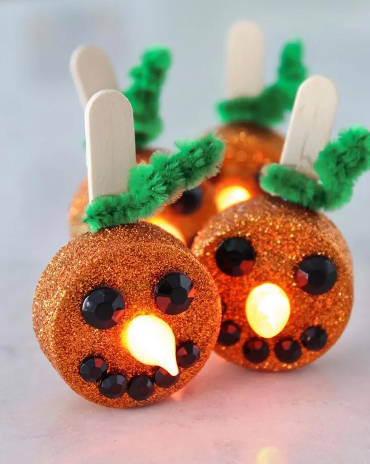 Looking for some crafts for kids? Let your creativity go wild on this craft as you watch these tea lights become a spectacle! Using the simple steps provided in the tutorial, make one for Halloween.