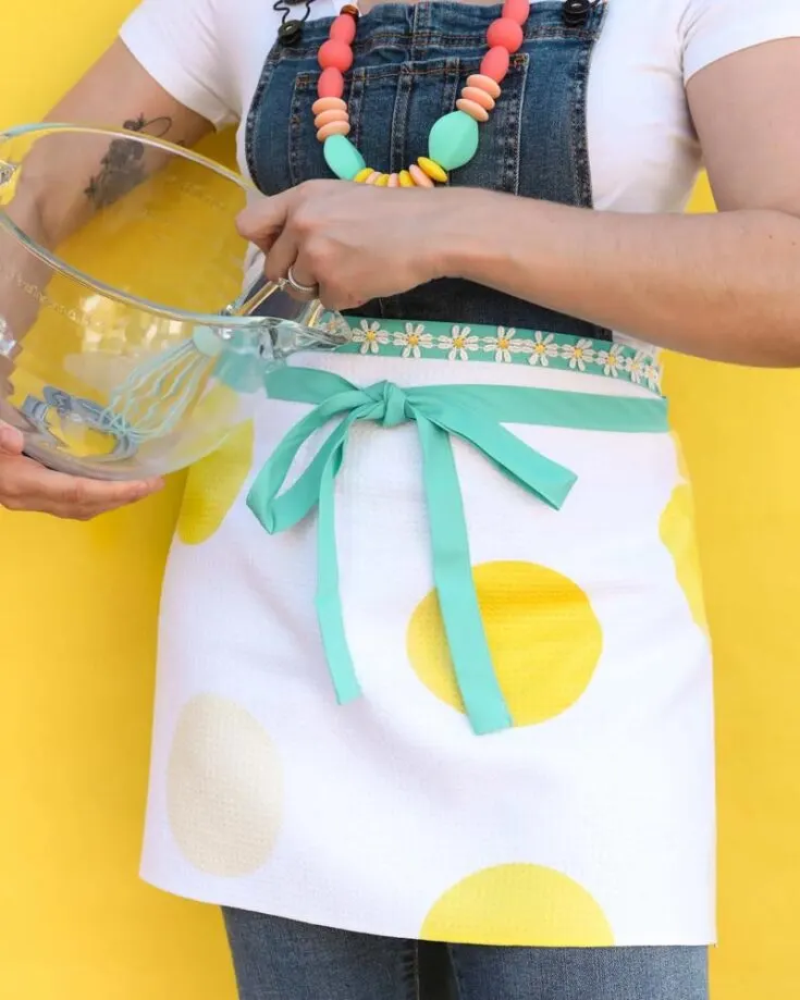 For this craft, you will need to have prior knowledge of sewing as it is a beginner skill, but oh, isn&rsquo;t so practical to use in the kitchen? Give your Mom the ultimate gift from the heart with this lovely, simple sew apron design that she&rsquo;ll keep close to her forever.