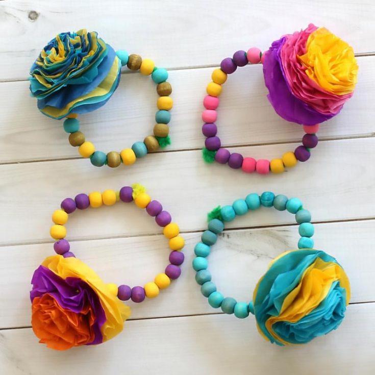 Here is another paper flower idea for you guys to try out. You can make a bunch of them to match with your kids or friends. Use different colored paper to create personalized bracelets for each other.