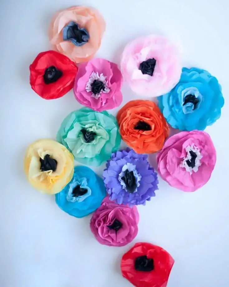 Is your magnetic countertop or fridge looking too dull? Follow along as Amy Christie from This Heart of Mine teaches you that tissue paper can be used to make paper flowers that stick onto your fridge!