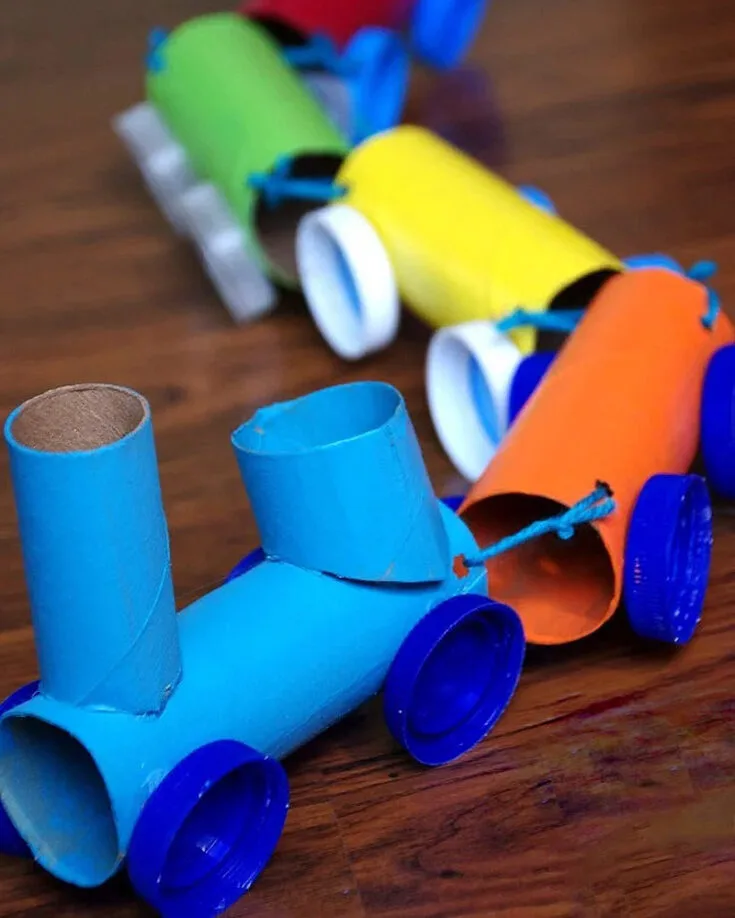 Crafting this toilet paper roll train craft would not only make for a fun crafting session, but it would also entertain your kids for hours of fun afterward! Recycle bottle caps to use as train wheels and string up your carriages with yarn.
